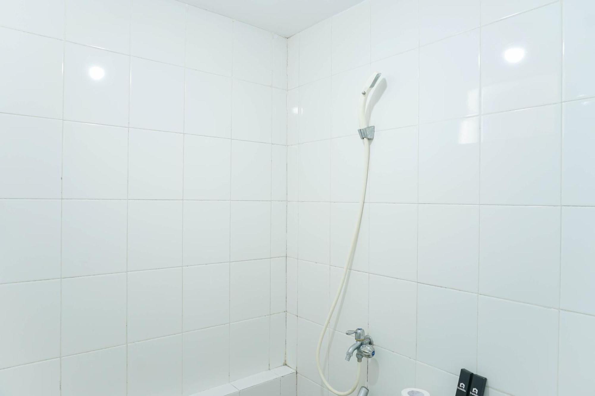 Comfy And Furnished 2br Bassura Near Mall By Travelio Apartemen Jakarta